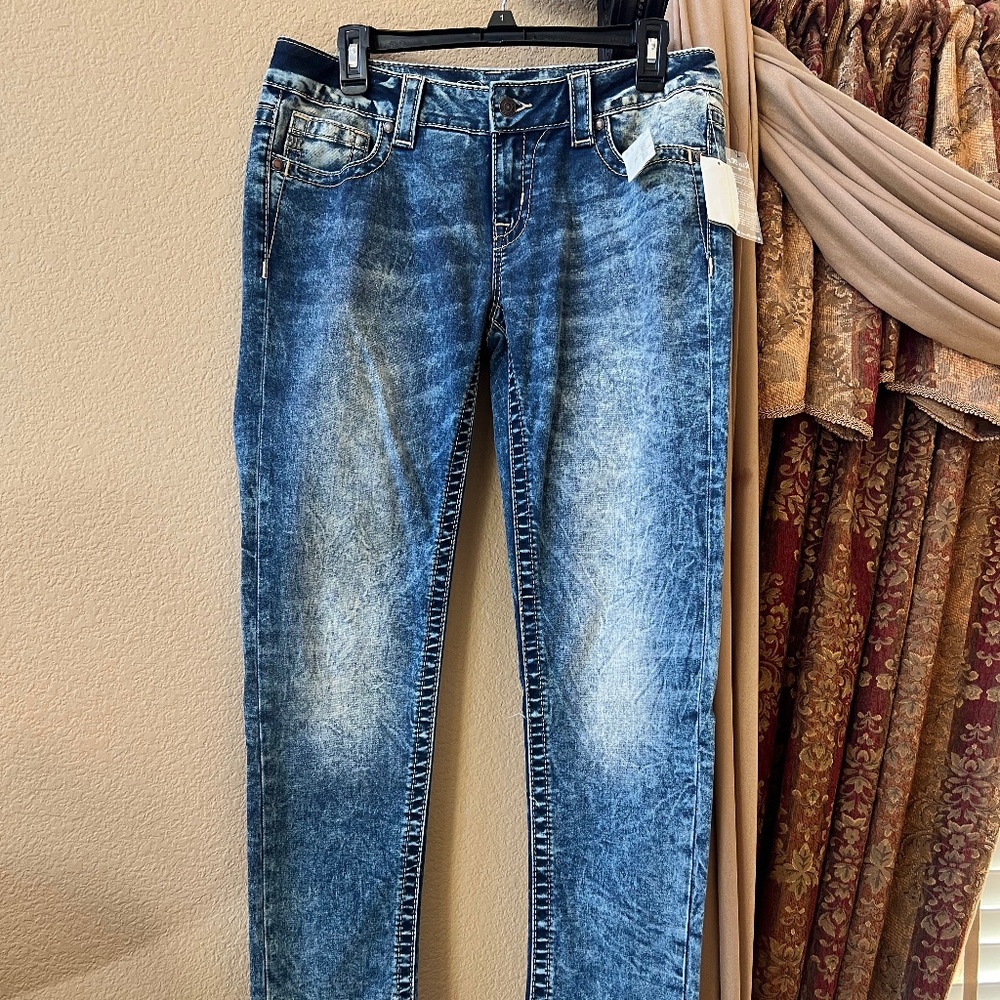 New Miss Me Signature Skinny Jeans Size 29/ 30